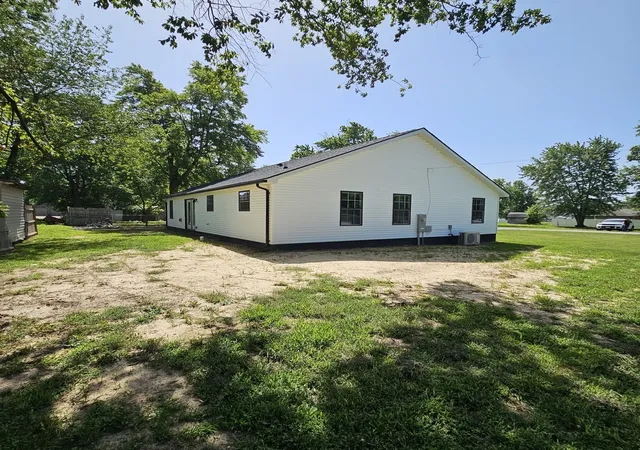 4th image of 900 Oregon St, Carterville, IL 62918 | MLS# 12692145