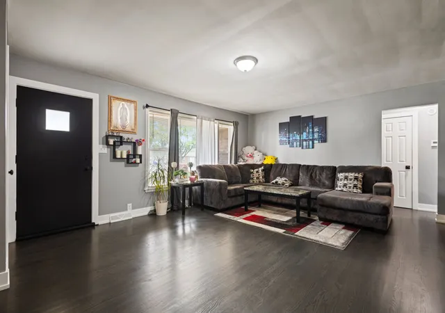 3rd image of 251 W 10Th St, Chicago Heights, IL 60411 | MLS# 12692154