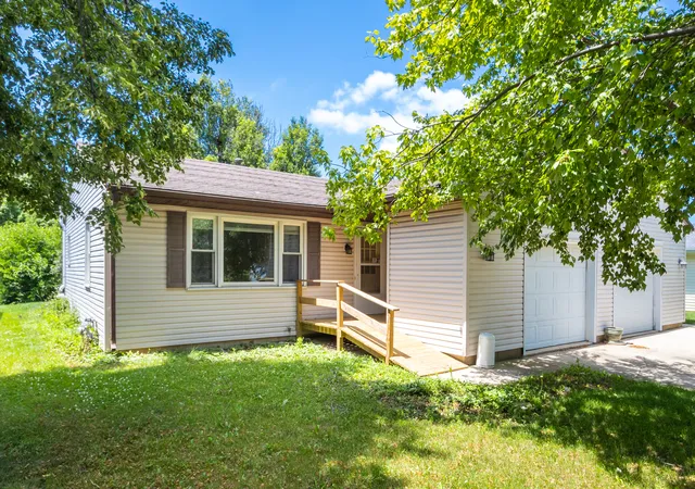 Homes for sale in Sycamore, IL | 1521 Pebblewood Dr #1521, Sycamore, IL 60178 | MLS# 12692188