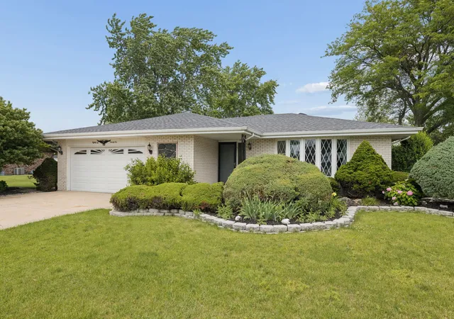 Homes for sale in Orland Park, IL | 8226 Bob O Link Rd, Orland Park, IL 60462 | MLS# 12692213