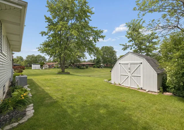 Homes for sale in Orland Park, IL | 8226 Bob O Link Rd, Orland Park, IL 60462 | MLS# 12692213