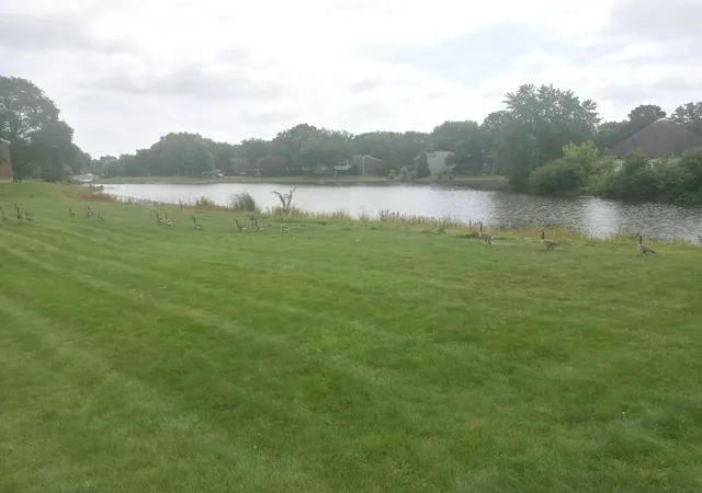 Listing Photo 2 - Condo for sale in building located at 1480 Stonebridge Cir, Wheaton, IL 60189 - Unit #D-1