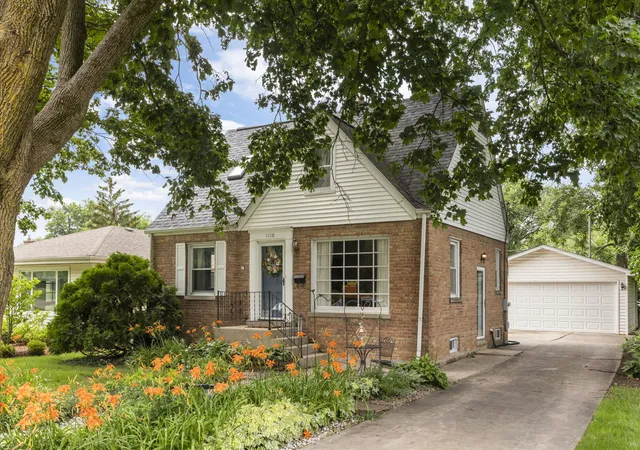 Photo 2 of Single family home for sale at 1110 N President St, Wheaton, IL 60187 | MLS# 12692225 | Listing updated on 2026-08-28