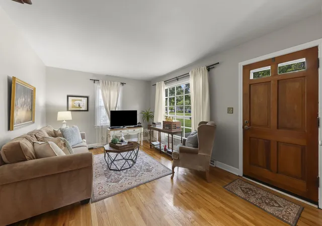 Photo 3 of Single family home for sale at 1110 N President St, Wheaton, IL 60187 | MLS# 12692225 | Listing updated on 2026-08-28