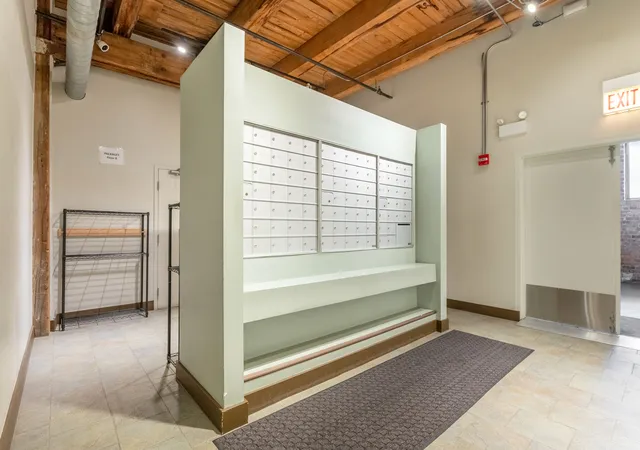 Homes for sale in Chicago, IL | 625 W Jackson Boulevard, Chicago, IL 60661 | Houzeo