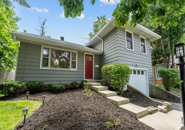 2nd image of 715 E Main St, Barrington, IL 60010 | MLS# 12692245