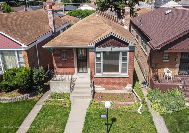 Homes for sale in Chicago, IL | 9040 S Oglesby Ave, Chicago, IL 60617 | MLS# 12692258