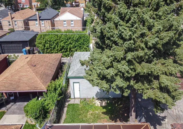 Homes for sale in Chicago, IL | 9040 S Oglesby Ave, Chicago, IL 60617 | MLS# 12692258