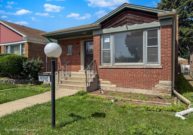 Homes for sale in Chicago, IL | 9040 S Oglesby Ave, Chicago, IL 60617 | MLS# 12692258