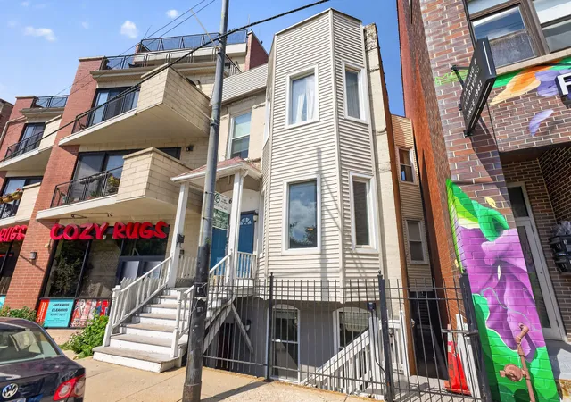 Homes for sale in Chicago, IL | 1629 N Clybourn Ave #G, Chicago, IL 60614 | MLS# 12692273