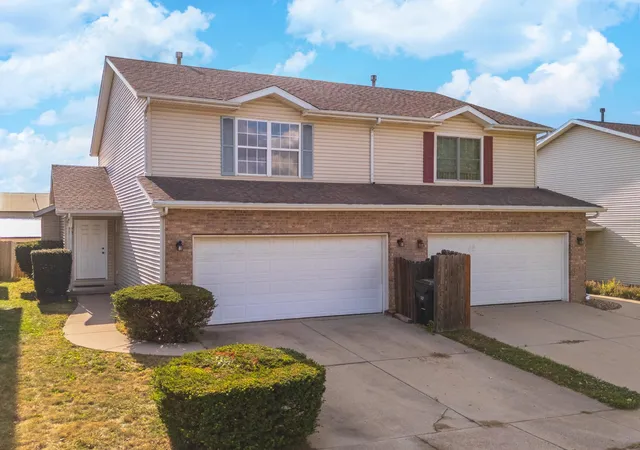 Homes for sale in Bloomington, IL | 26 Vermont Ave, Bloomington, IL 61701 | MLS# 12692303
