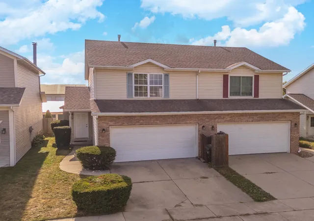 Homes for sale in Bloomington, IL | 26 Vermont Ave, Bloomington, IL 61701 | MLS# 12692303