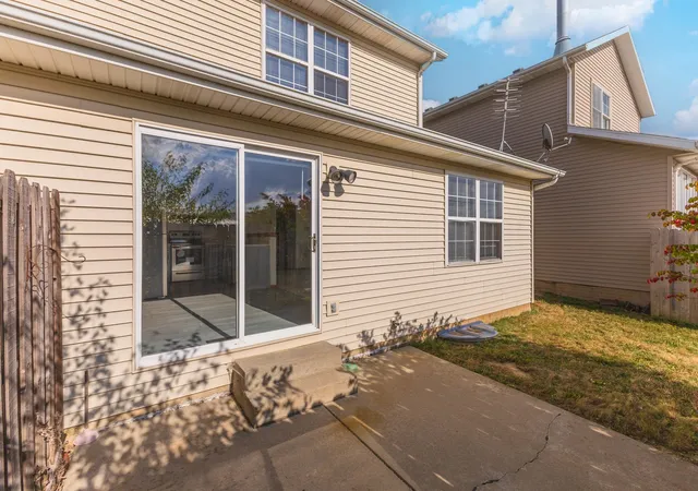 Homes for sale in Bloomington, IL | 26 Vermont Ave, Bloomington, IL 61701 | MLS# 12692303