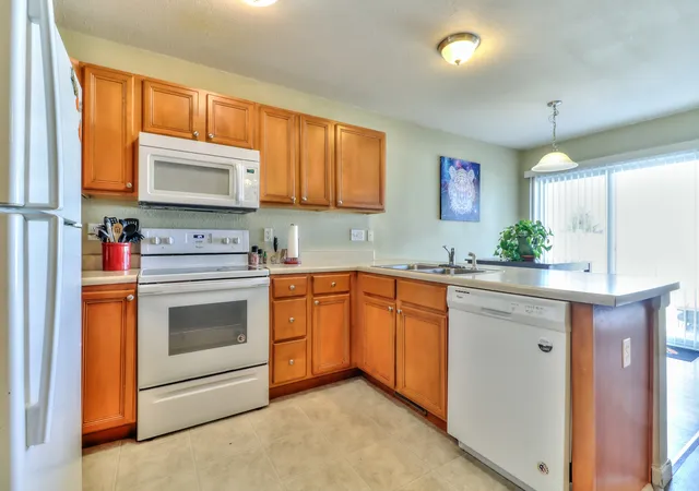 Listing Photo 5 - Condo for sale in building located at 3738-3744 Summer Sage Ct, Champaign, IL 61822