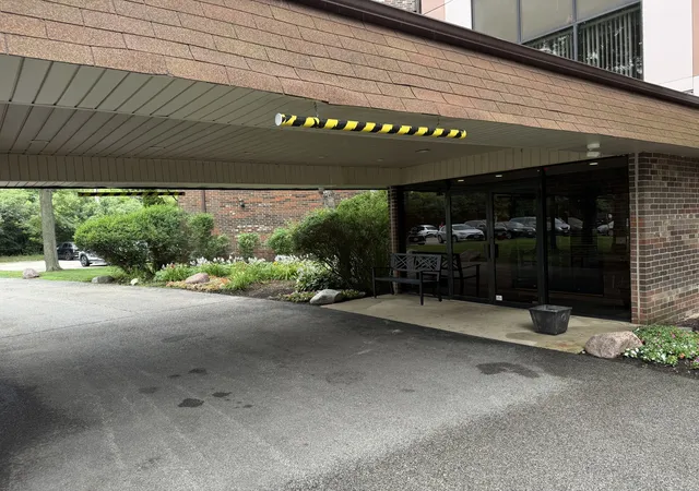 Homes for sale in Glenview, IL | 1018 Castilian Ct #203, Glenview, IL 60025 | MLS# 12692332