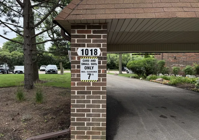 Homes for sale in Glenview, IL | 1018 Castilian Ct #203, Glenview, IL 60025 | MLS# 12692332