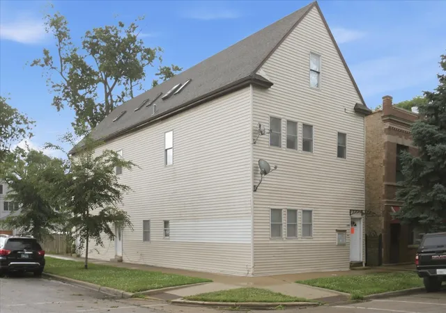 Homes for sale in Chicago, IL | 3859 N Whipple St, Chicago, IL 60618 | MLS# 12692348