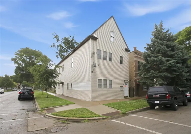 Homes for sale in Chicago, IL | 3859 N Whipple St, Chicago, IL 60618 | MLS# 12692348