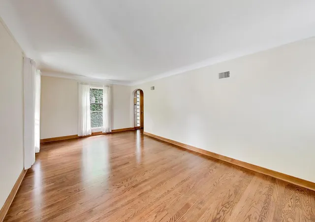 3rd image of 10426 S Artesian Ave, Chicago, IL 60655 | MLS# 12692349