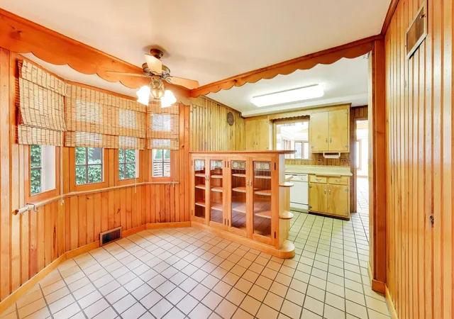 4th image of 10426 S Artesian Ave, Chicago, IL 60655 | MLS# 12692349