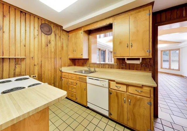 5th image of 10426 S Artesian Ave, Chicago, IL 60655 | MLS# 12692349