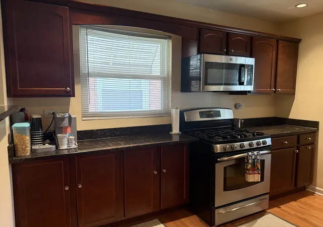 3rd image of 12448 Elizabeth St S, Calumet Park, IL 60827 | MLS# 12692351