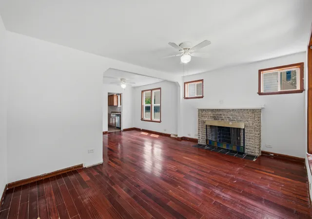 2nd image of 1375 Whitcomb Ave, Des Plaines, IL 60018 | MLS# 12692360
