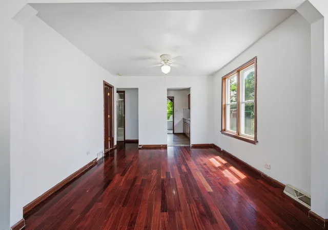 5th image of 1375 Whitcomb Ave, Des Plaines, IL 60018 | MLS# 12692360