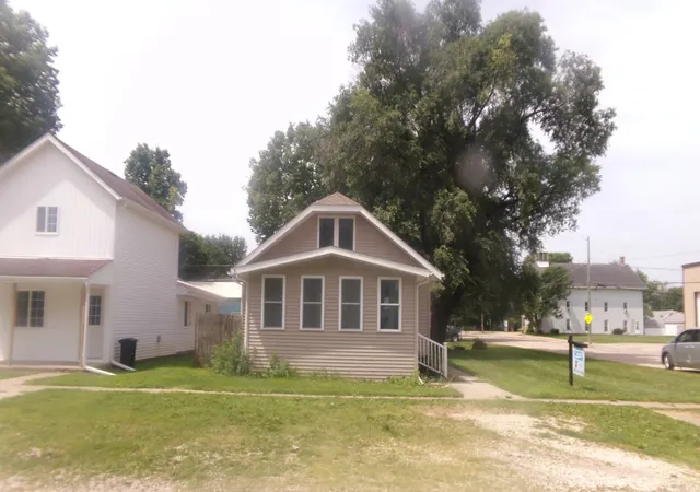 Homes for sale in Lyndon, IL | 215 1St Ave, Lyndon, IL 61261 | MLS# 12692366