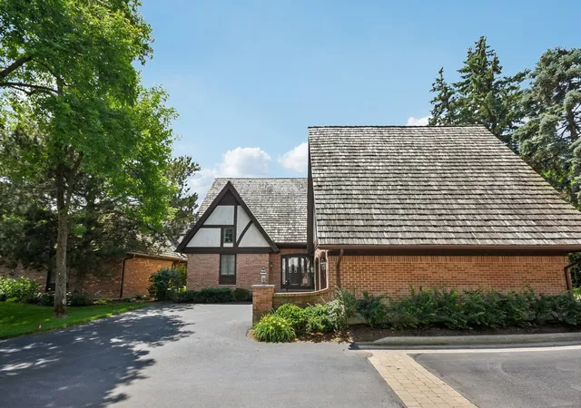 Homes for sale in Highland Park, IL | 985 Coventry Ln, Highland Park, IL 60035 | MLS# 12692376