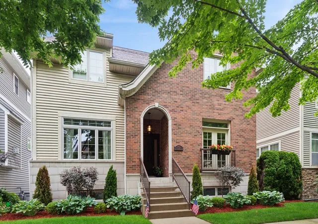 1st image of 5652 N Lockwood Ave, Chicago, IL 60646 | MLS# 12692391
