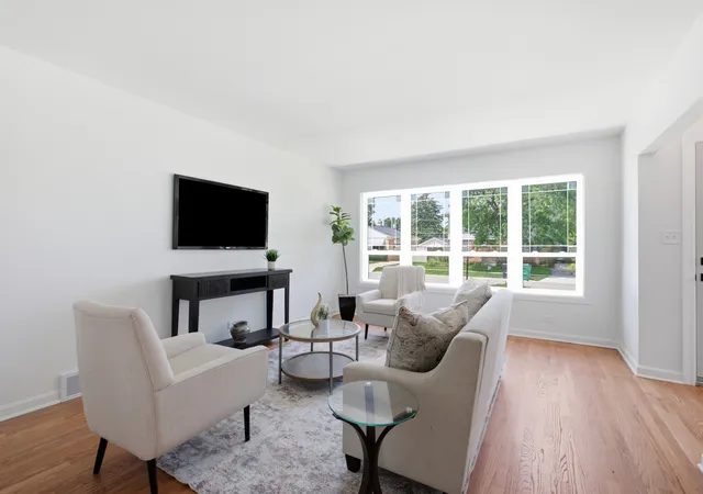 3rd image of 11157 Shaw St, Westchester, IL 60154 | MLS# 12692394