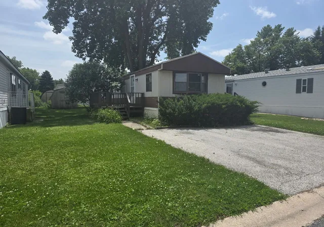 2nd image of 190 Carriage Ln #190, Sauk Village, IL 60411 | MLS# 12692409