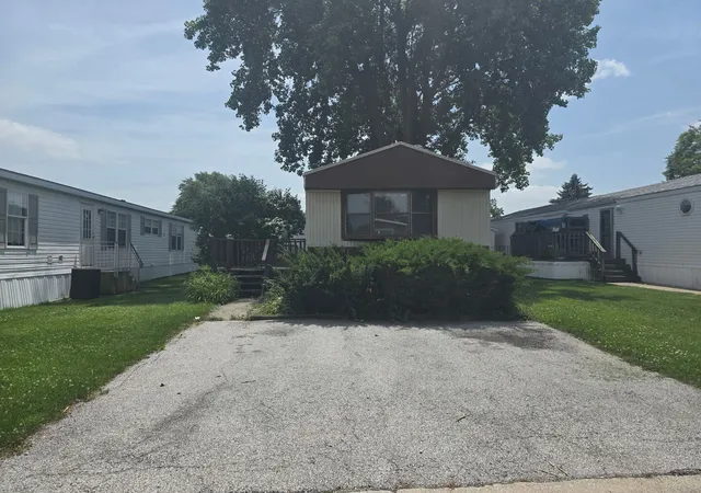 3rd image of 190 Carriage Ln #190, Sauk Village, IL 60411 | MLS# 12692409