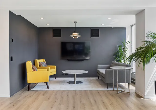 2nd image of 340 W Diversey Pkwy, Chicago, IL 60657