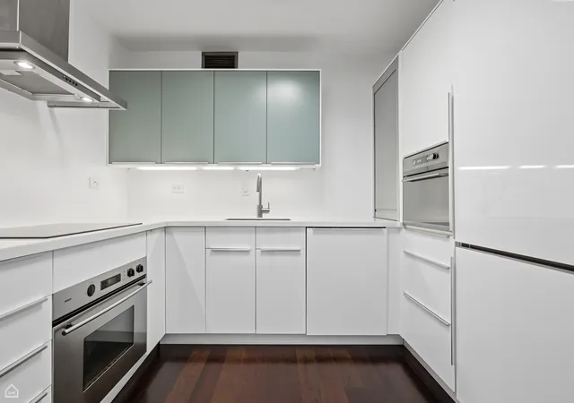 4th image of 340 W Diversey Pkwy, Chicago, IL 60657