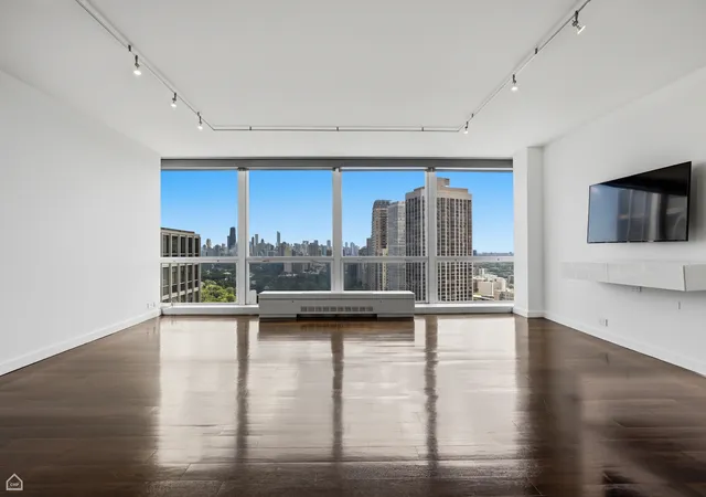 5th image of 340 W Diversey Pkwy, Chicago, IL 60657