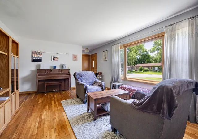4th image of 60 Arizona Ln, Hoffman Estates, IL 60169 | MLS# 12692451