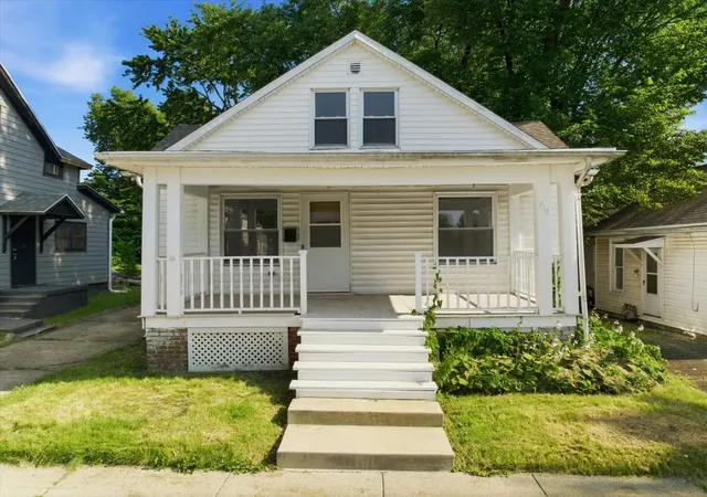 Homes for sale in Bloomington, IL | 710 W Jefferson St, Bloomington, IL 61701 | MLS# 12692463