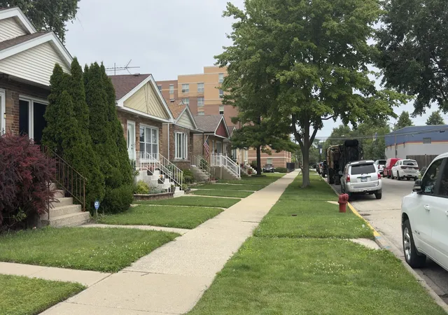 Photo 2 of Single family home for sale at 4732 S Lavergne Ave, Chicago, IL 60638 | MLS# 12692475 | Listing updated on 2026-10-09
