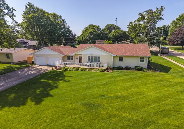 35th image of 127 W 1st St, Minonk, IL 61760 | MLS# 12692501