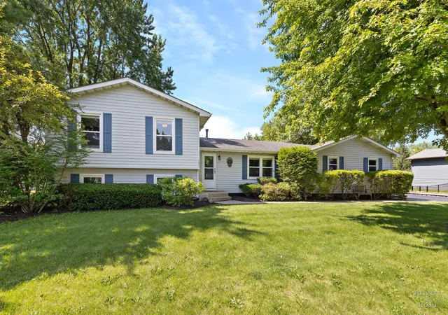 Homes for sale in Johnsburg, IL | 1911 May Dr, Johnsburg, IL 60051 | MLS# 12692535