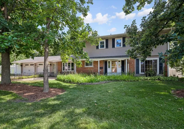 Photo 2 of Single family home for sale at 705 Northview Ln, Hoffman Estates, IL 60169 | MLS# 12692568 | Listing updated on 2026-09-12