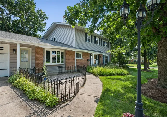 Photo 3 of Single family home for sale at 705 Northview Ln, Hoffman Estates, IL 60169 | MLS# 12692568 | Listing updated on 2026-09-12