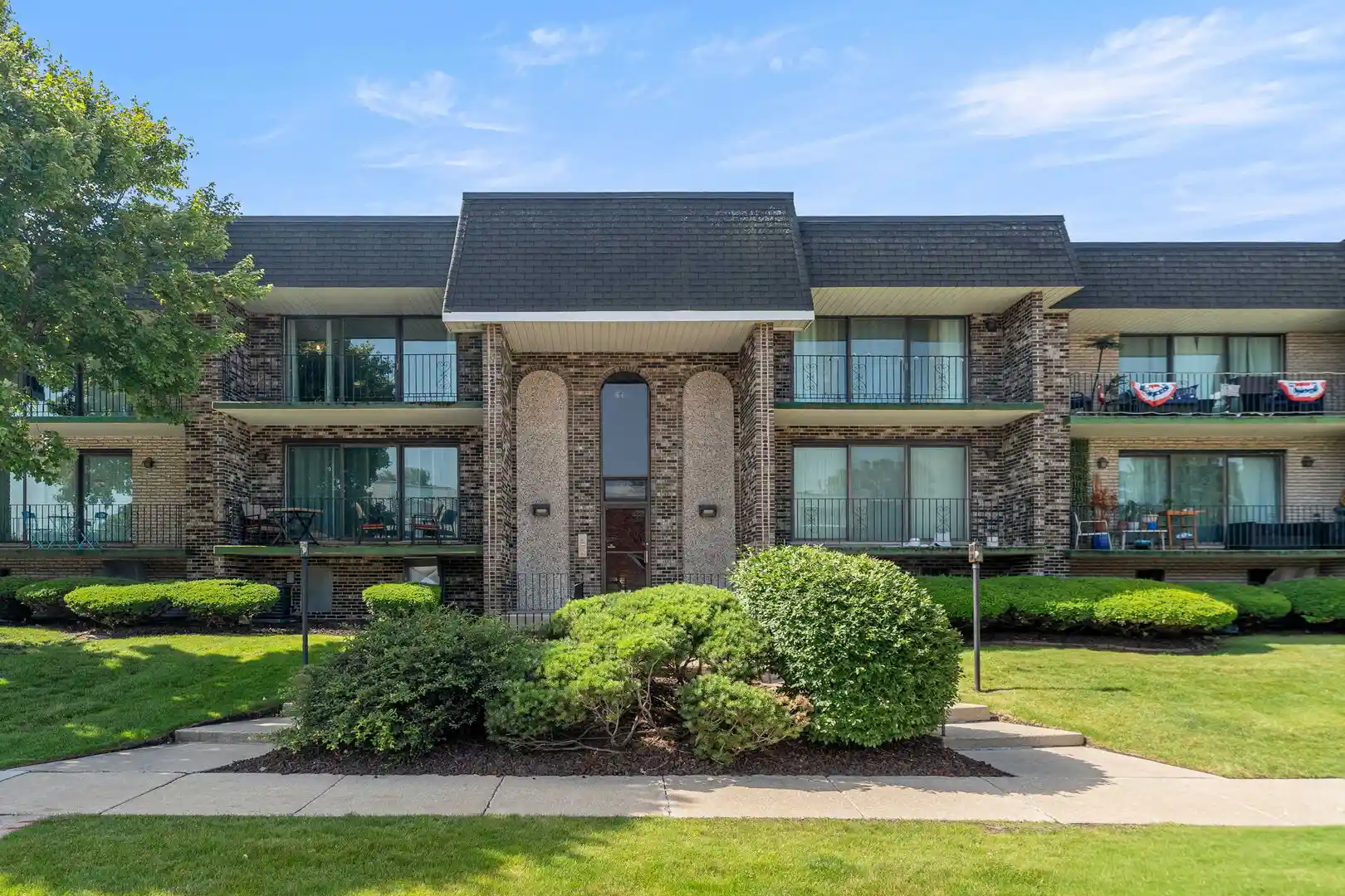 Listing Photo 1 - Condo for sale in 9122 S Pulaski Rd located at 9122 S Pulaski Rd, Oak Lawn, IL 60453 - Unit #2E