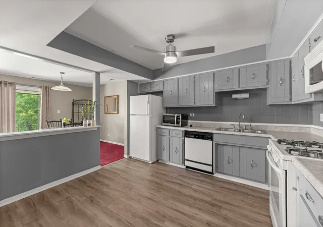 Listing Photo 3 - Condo for sale in building located at 9122 S Pulaski Rd, Oak Lawn, IL 60453 - Unit #2E