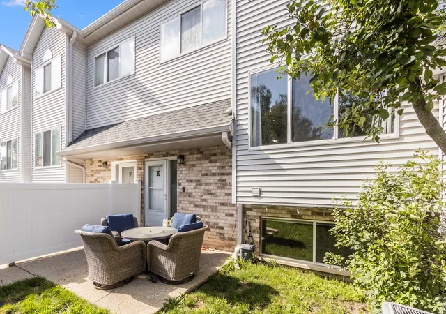 Photo 1 of Sale Pending at 272 Park Ridge Ln #E, Aurora, IL 60504 | MLS# 12692597 | Listing updated on 2026-09-10
