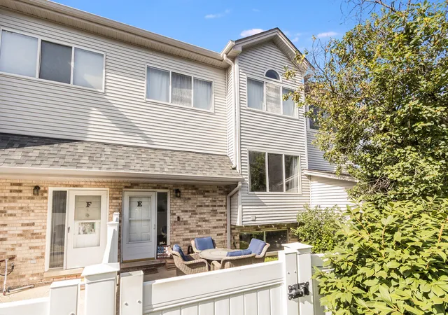 Photo 2 of Sale Pending at 272 Park Ridge Ln #E, Aurora, IL 60504 | MLS# 12692597 | Listing updated on 2026-09-10