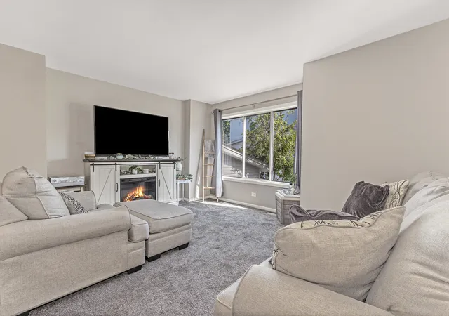 Photo 3 of Sale Pending at 272 Park Ridge Ln #E, Aurora, IL 60504 | MLS# 12692597 | Listing updated on 2026-09-10
