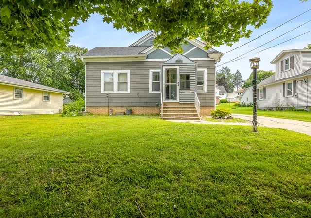 Homes for sale in Freeport, IL | 1247 W Logan St, Freeport, IL 61032 | MLS# 12692617